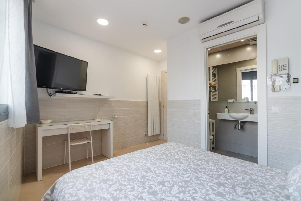 Hostal House Barcelona Luaran gambar
