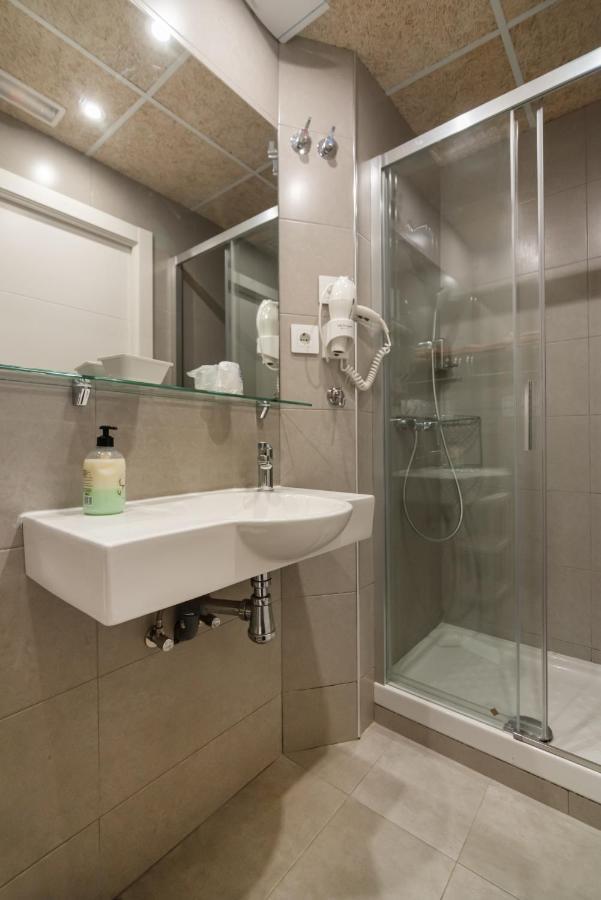 Hostal House Barcelona Luaran gambar