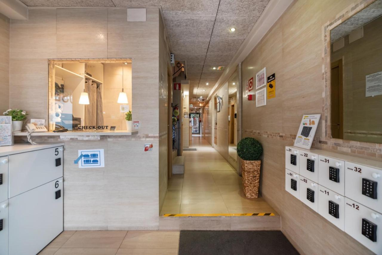 Hostal House Barcelona Luaran gambar